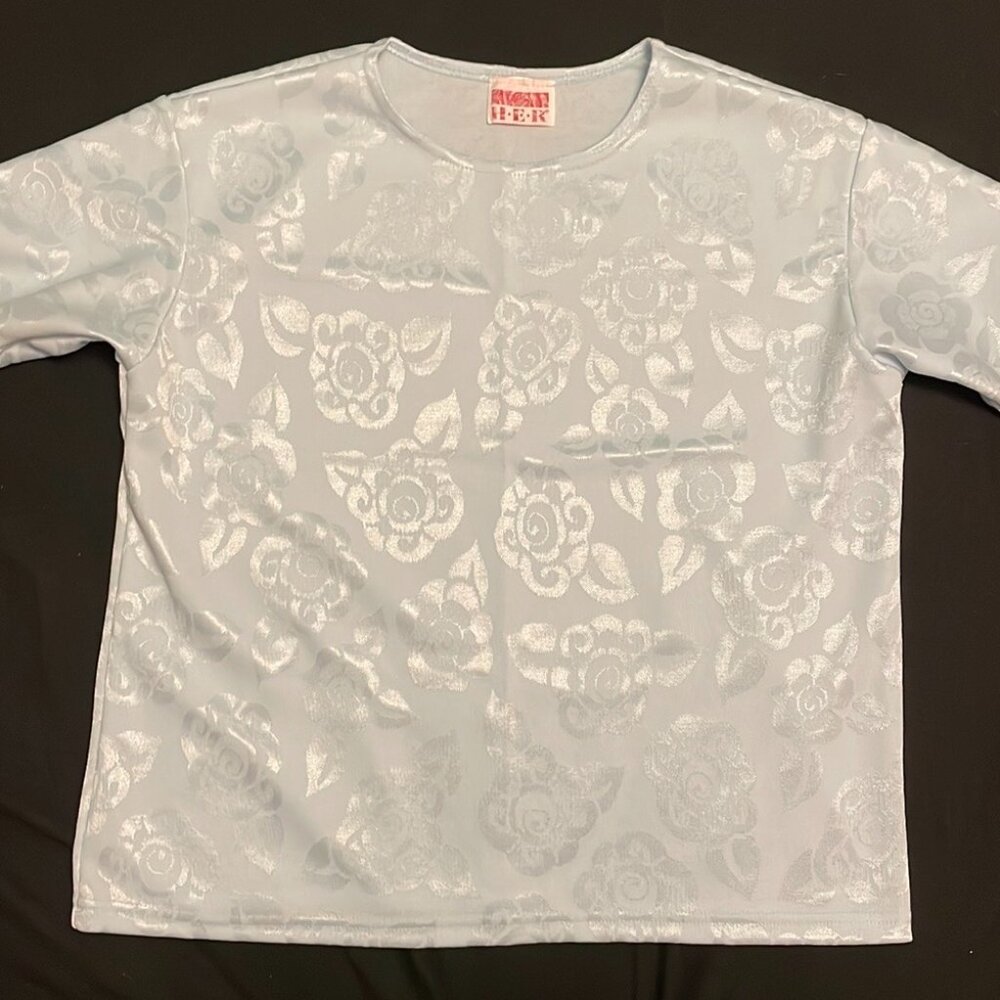 4/$20 \ H.E.R. Blue T-shirt with rose print